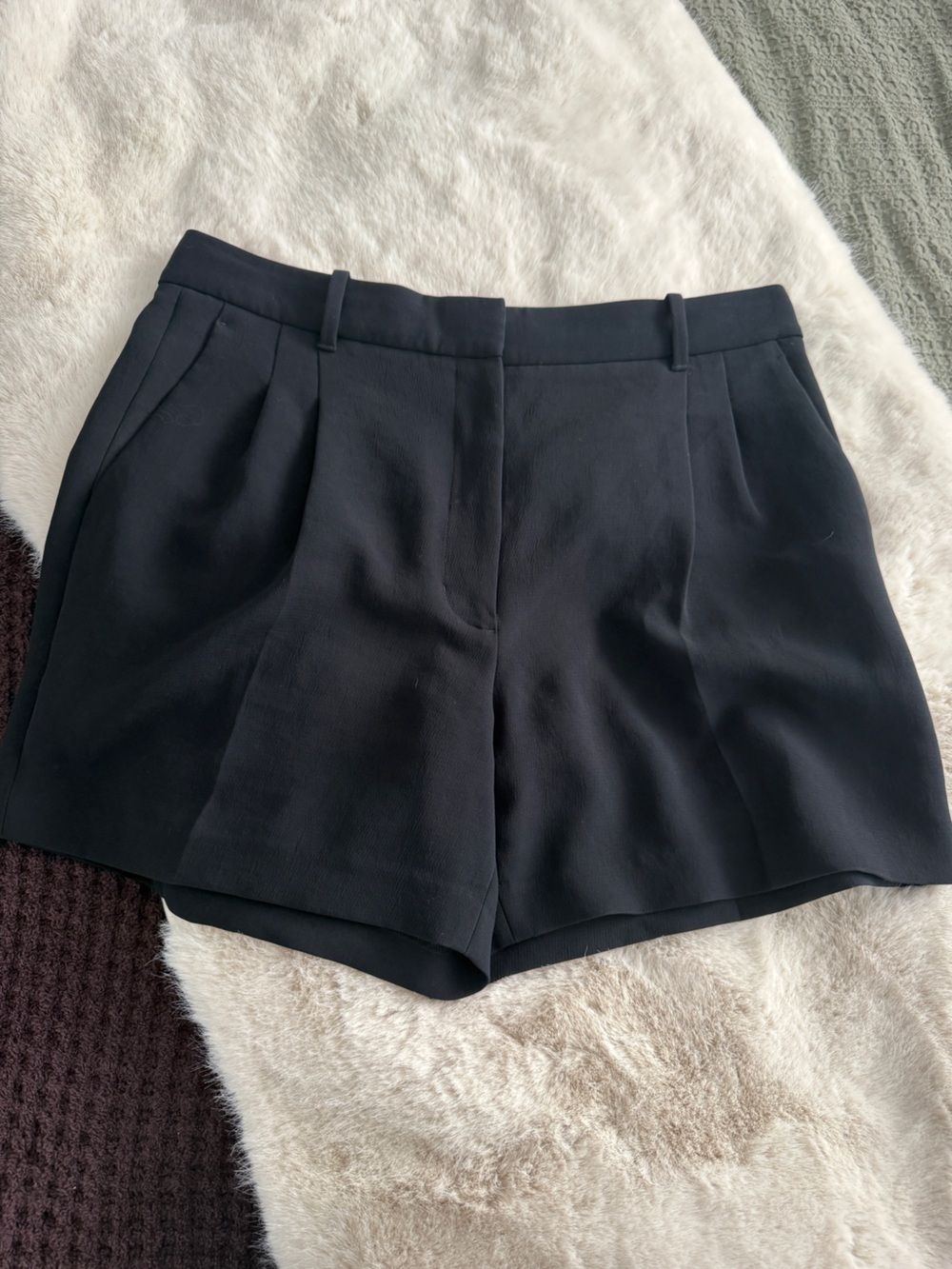 Aritzia Effortless Black High-Waist Short